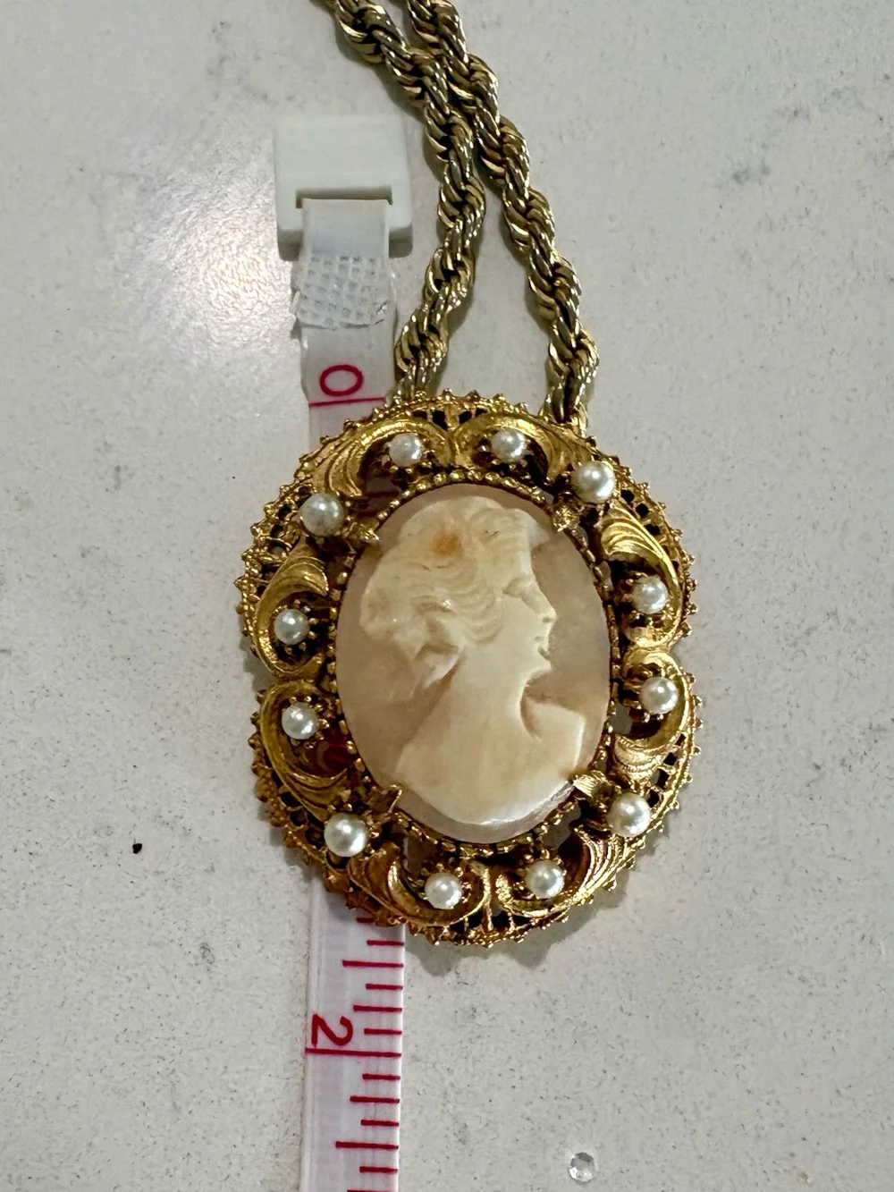 Vintage Florenza Cameo Pendant Brooch Necklace Gold Tone Faux Pearl 30”